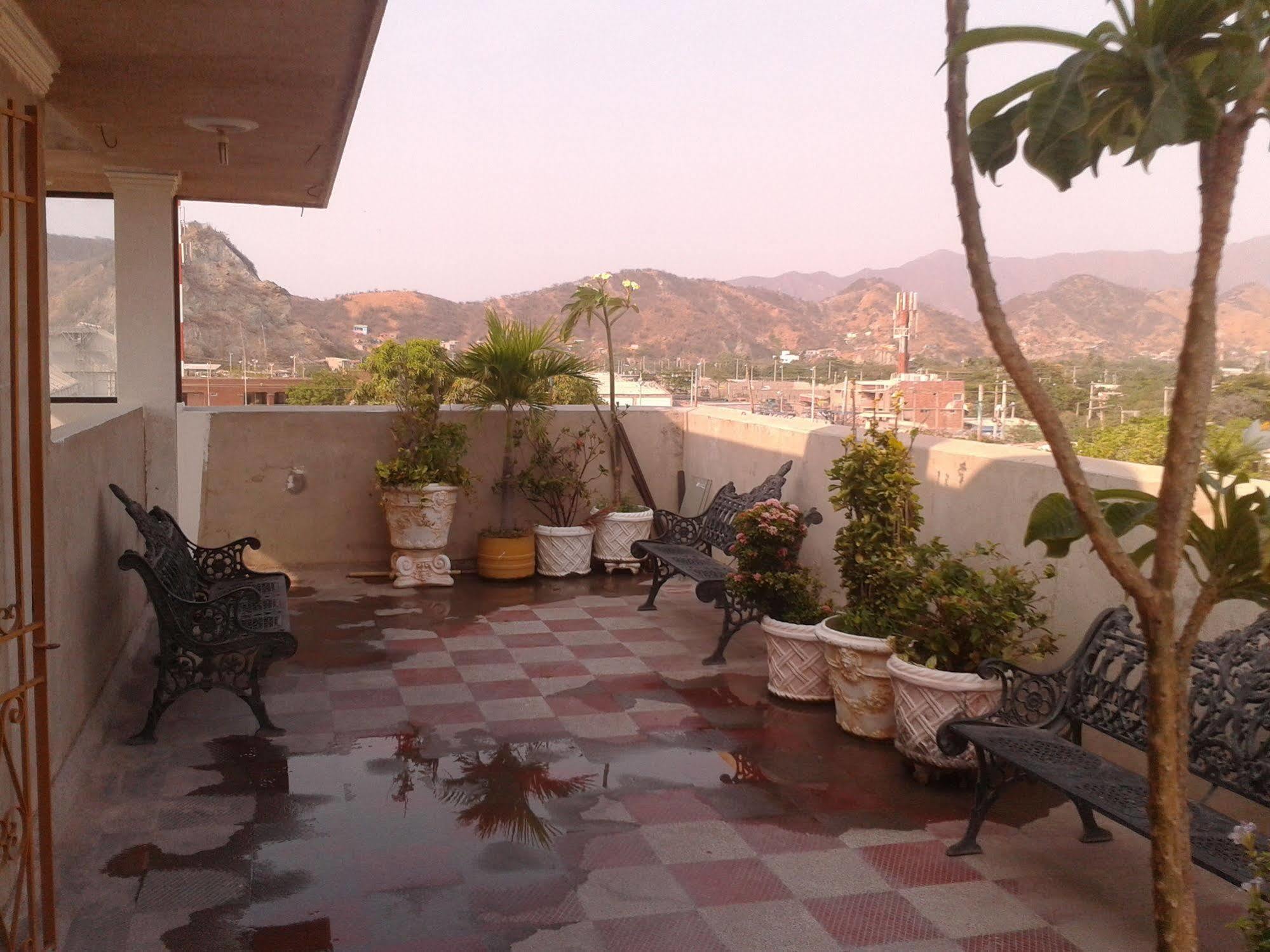 Hospederia Casa Familiar Hotell Santa Marta  Exteriör bild